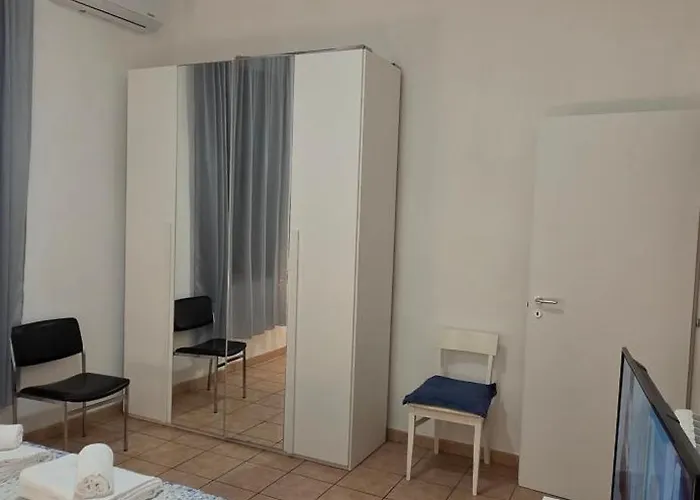 Martienez Room's Roma